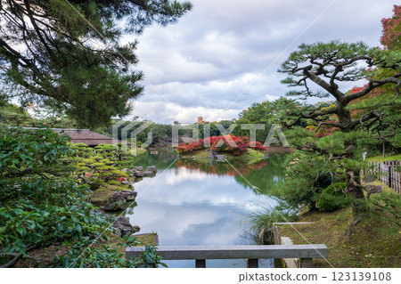 [高松市] 秋季的栗林公園 123139108