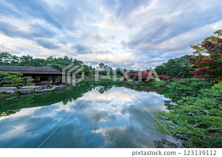 [高松市] 秋季的栗林公園 123139112
