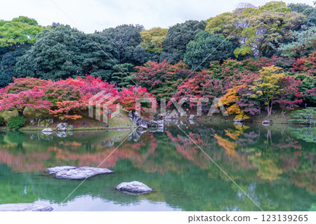 [Takamatsu City] Ritsurin Garden in Autumn 123139265