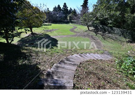 Yokosuka Castle in Totomi was built as the starting point for the attack on Takatenjin Castle. 123139431