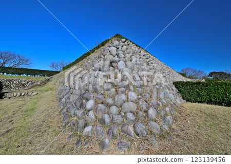 Yokosuka Castle in Totomi was built as the starting point for the attack on Takatenjin Castle. Yokosuka Castle in Totomi was built as the starting point for the attack on Takatenjin Castle. 123139456