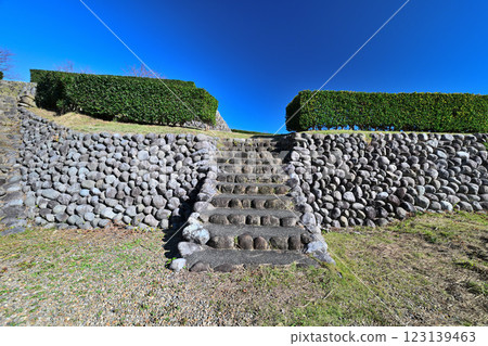 Yokosuka Castle in Totomi was built as the starting point for the attack on Takatenjin Castle. Yokosuka Castle in Totomi was built as the starting point for the attack on Takatenjin Castle. 123139463