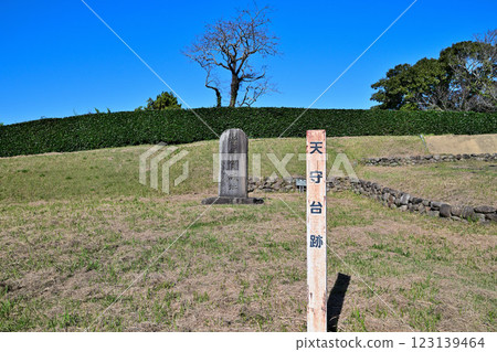Yokosuka Castle in Totomi was built as the starting point for the attack on Takatenjin Castle. Yokosuka Castle in Totomi was built as the starting point for the attack on Takatenjin Castle. 123139464