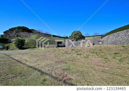 Yokosuka Castle in Totomi was built as the starting point for the attack on Takatenjin Castle. 123139465