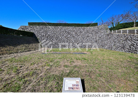 Yokosuka Castle in Totomi was built as the starting point for the attack on Takatenjin Castle. Yokosuka Castle in Totomi was built as the starting point for the attack on Takatenjin Castle. 123139478