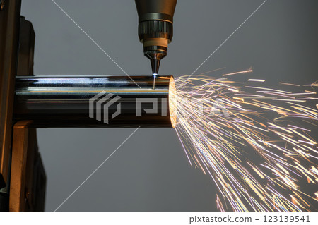 Close up scene the fiber laser cutting machine cut the stainless steel tube and sparkling light. 123139541