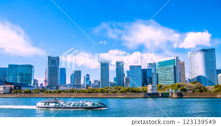 New landscape of Tokyo cityscape in Japan. "Emeraldas" and Hamamatsucho. Tokyo Tower and Azabudai are in the background on the left. The Shiodome area is on the right. 123139549