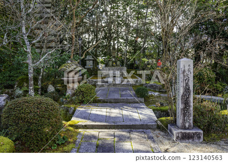 山口縣山口市山口大內藩邸遺址、龍福寺、大內義隆等人的紀念塔 123140563