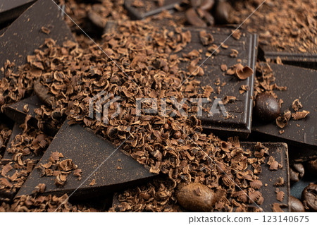 Grated dark chocolate, chips and coffee beans 123140675