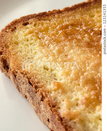 Delicious crispy toast 123141355