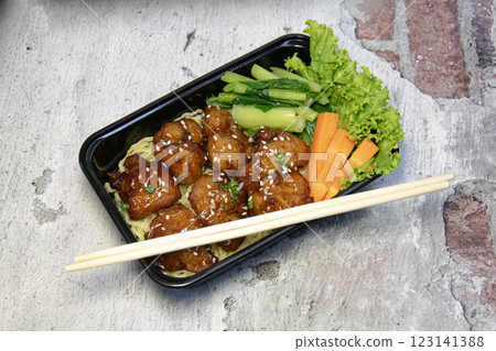 Noodles with tender chicken and teriyaki sauce 123141388
