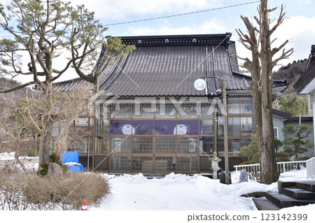 拍攝北海道乙部町清龍山仙德寺院內的冬季風景 拍攝北海道乙部町清龍山仙德寺院內的冬季風景 123142399