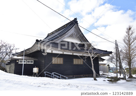 冬季拍攝北海道乙部永壽山長德寺院內景 冬季拍攝北海道乙部永壽山長德寺院內景 123142889