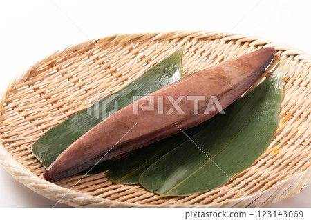 [Kagoshima Prefecture] New Satsuma flakes (dried bonito) 123143069
