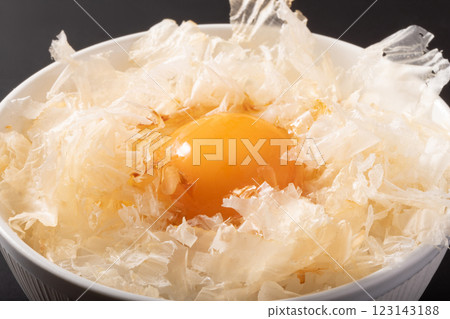[Kagoshima Prefecture Chicken Flakes] Raw Egg and Rice 123143188