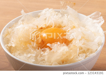 [Kagoshima Prefecture Chicken Flakes] Raw Egg and Rice 123143191