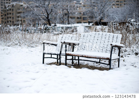 Winter landscape with benches in a fishing village on the seashore - selective focus 123143478