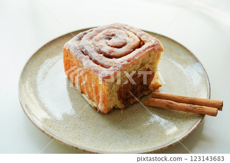 Cinnamon roll on white background 123143683