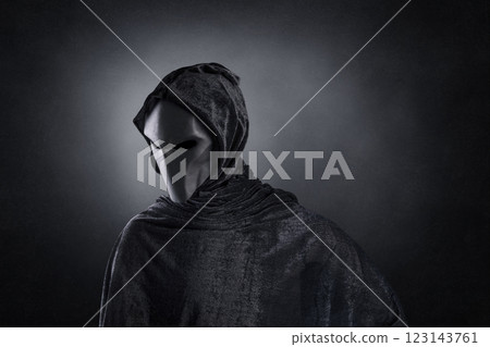 Mysterious humanoid alien at night over dark misty background Mysterious humanoid alien at night over dark misty background 123143761