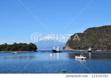 從戶田漁港看到的富士山 從戶田漁港看到的富士山 123143762