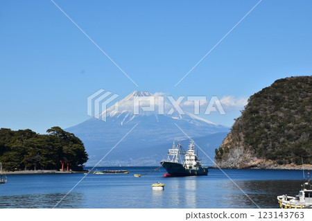 從戶田漁港看到的富士山 從戶田漁港看到的富士山 123143763