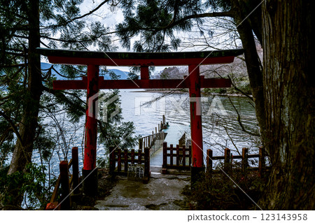Torii gates and silence by the lake – a place of mystical scenery Torii gates and silence by the lake – a place of mystical scenery 123143958