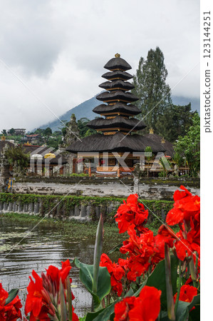 Pura Ulun Danu Beratan temple balinese hindu temple on a Bedugul lake in Bali, Indonesia 123144251