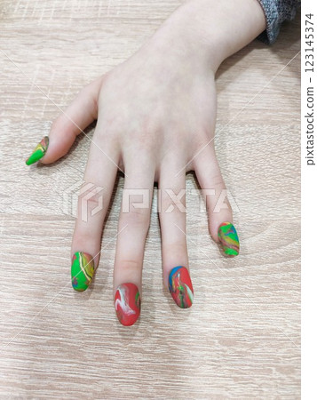 A Vibrant and Colorful Artistic Nail Design Featuring Beautiful Green and Red Patterns 123145374