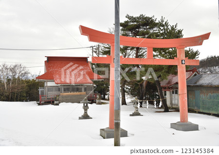 Photographing the grounds of Nakaami Shoichii Inari Daimyojin Shrine in Esashi Town, Hokkaido in winter Photographing the grounds of Nakaami Shoichii Inari Daimyojin Shrine in Esashi Town, Hokkaido in winter 123145384