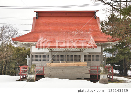 冬季拍攝北海道江差町中網正一稻荷大明神社境內的景色 123145389