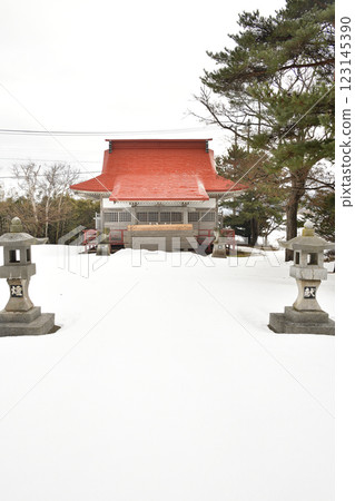 冬季拍攝北海道江差町中網正一稻荷大明神社境內的景色 123145390