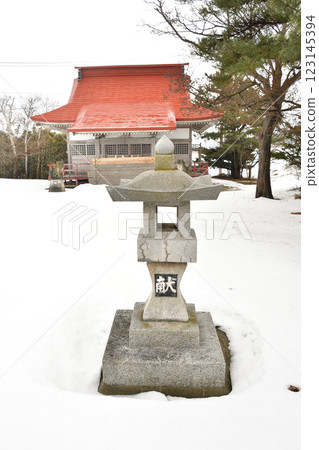 Photographing the grounds of Nakaami Shoichii Inari Daimyojin Shrine in Esashi Town, Hokkaido in winter Photographing the grounds of Nakaami Shoichii Inari Daimyojin Shrine in Esashi Town, Hokkaido in winter 123145394