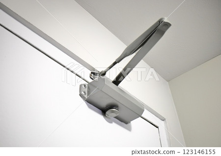Automatic hydraulic door closer close up view 123146155
