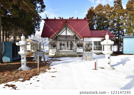 冬季拍攝北海道北斗市東開發稻荷神社境內的景色 123147295