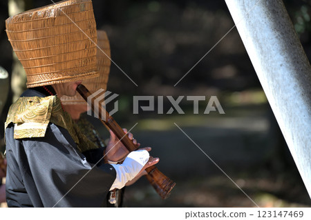 虛無者：在增井山瑞嚴寺虛無者紀念碑前舉行的獻禮表演 123147469