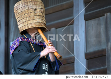 在增井山瑞嚴寺本殿進行表演的虛無者 在增井山瑞嚴寺本殿進行表演的虛無者 123147475