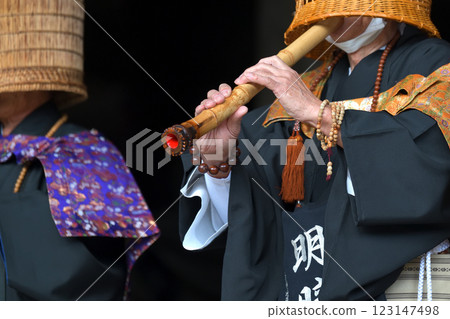 在增井山瑞嚴寺本殿進行表演的虛無者 在增井山瑞嚴寺本殿進行表演的虛無者 123147498
