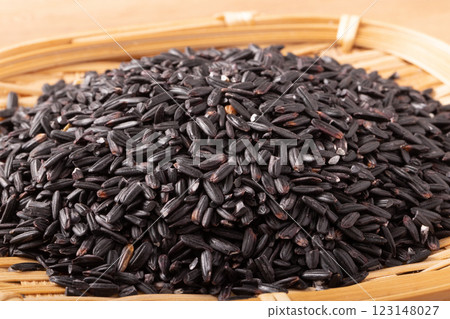 [Kagoshima Prefecture] Kirishima black rice (glutinous brown rice) 123148027
