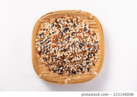 [Kagoshima Prefecture] Kirishima Sanshokumai (glutinous brown rice) 123148096