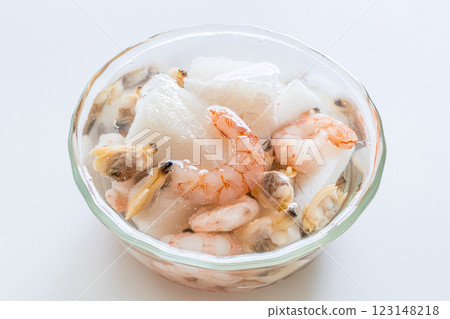 Seafood mix in salt water - How to thaw seafood mix 123148218