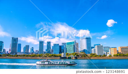 日本東京城市景觀的新景觀。客人可以欣賞Emeraldas、汐留區、濱松町等地的美景。最左邊是東京鐵塔和麻布台 日本東京城市景觀的新景觀。客人可以欣賞Emeraldas、汐留區、濱松町等地的美景。最左邊是東京鐵塔和麻布台 123148691