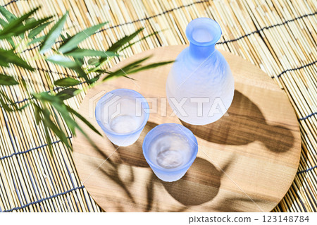 日本酒的形象:夏天、冷酒 日本酒的形象:夏天、冷酒 123148784