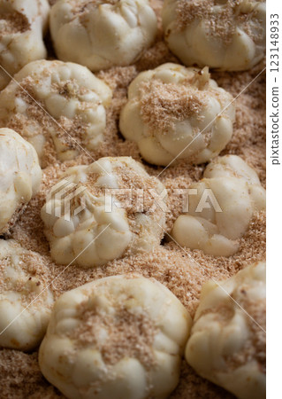 Lily root in sawdust (1) 123148933
