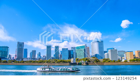 New landscape of Tokyo cityscape in Japan. Overlooking the buildings of Shiodome and Emeraldas. Tokyo Tower and Azabudai are in the background on the left. Tsukiji is on the right. 123149254