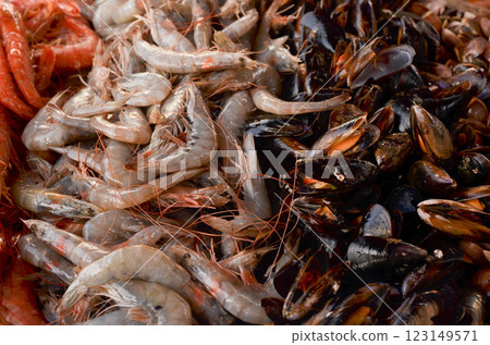 Fresh Shrimp and Mussels on Display at Seafood Market 123149571
