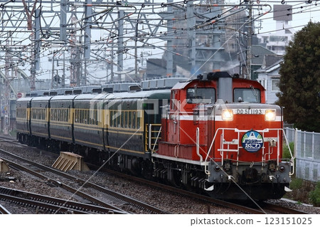 Diesel locomotive-pulled salon car - Naniwa Diesel locomotive-pulled salon car - Naniwa 123151025