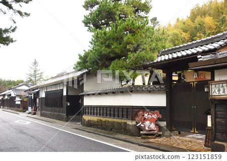 Matsue townscape: Shiomi Nawate (former samurai residence) 123151859
