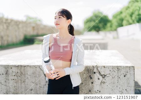 Women of sportswear 123151907