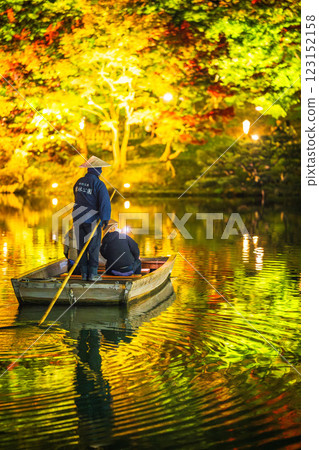 [Takamatsu City] Ritsurin Park Autumn Illumination Japanese Boat [Autumn Leaves] 123152158
