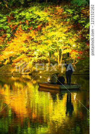 [高松市]栗林公園秋季燈飾日本船[紅葉] 123152162